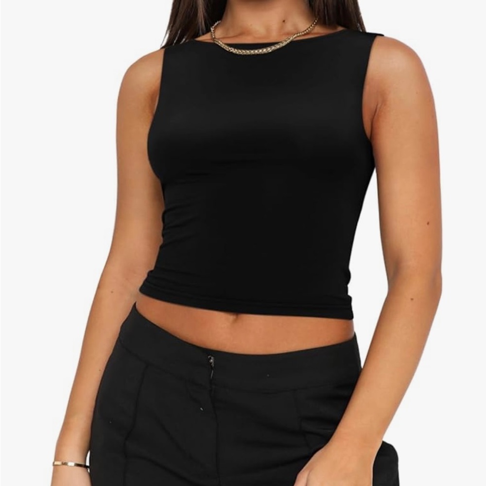 ReoRia Black Fitted Crop Tank Top